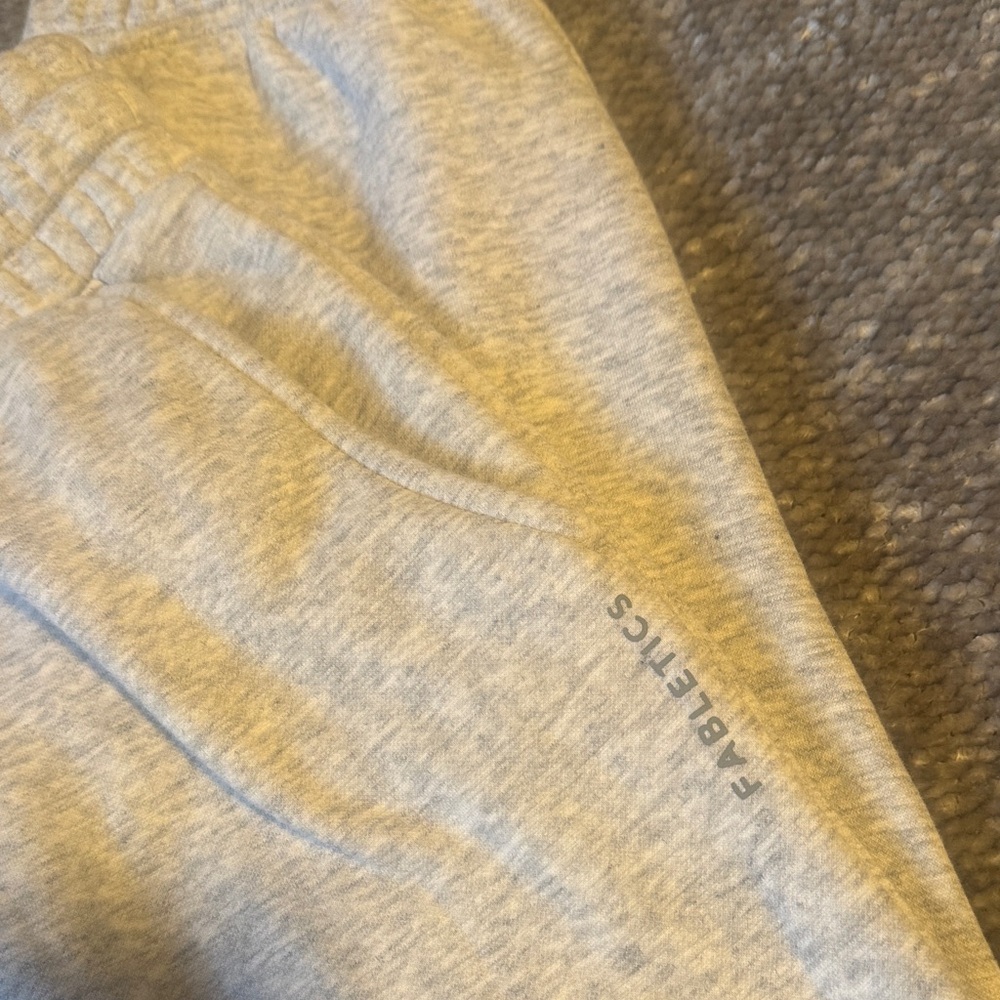 Fabletics || Go-To Fleece Joggers (M) - Picture 3 of 8